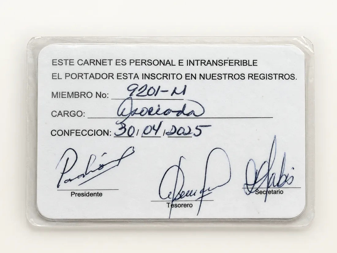 Carné Iyalocha - Dorso con firmas institucionales